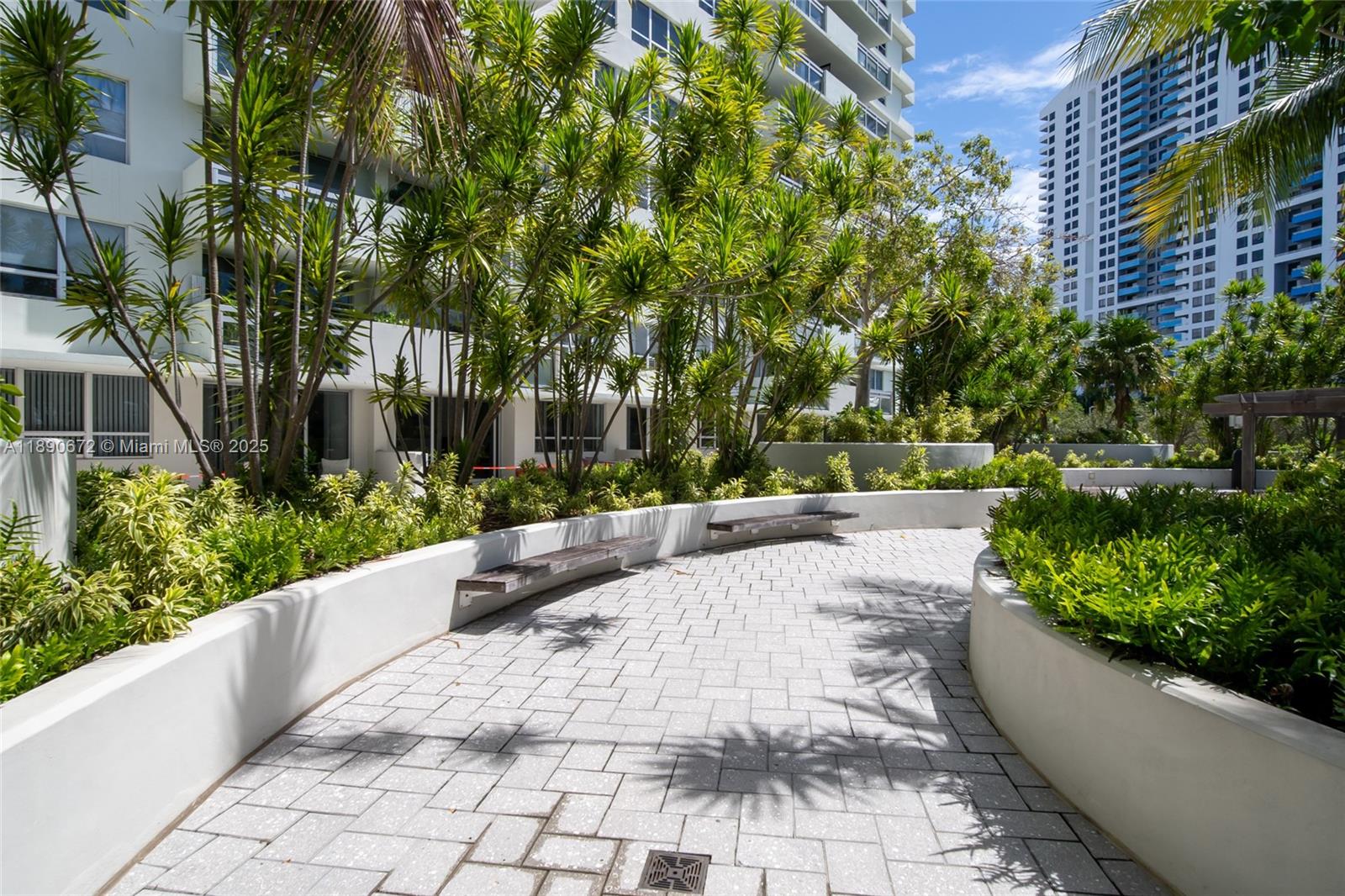 FLAMINGO SOUTH BEACH I CO - Residential