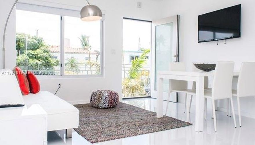 Cool and modern one bedroom unfurnished on the 2nd floor of a renovated building in South Beach. Fully equipped kitchen, private bedroom with plenty of storage, modern bathroom. Cable and Internet included. Great location: 2 blocks from Lincoln Road (shops, restaurants, bars), and 4 blocks to the beach. Ideal to have the real South Beach experience!