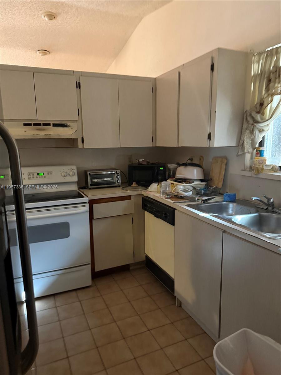 PINE NEEDLES HOMES - Residential