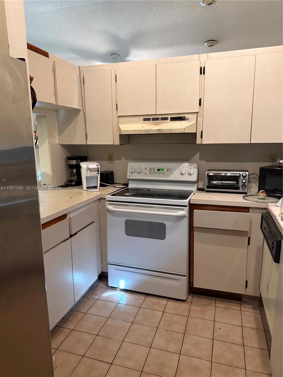 PINE NEEDLES HOMES - Residential