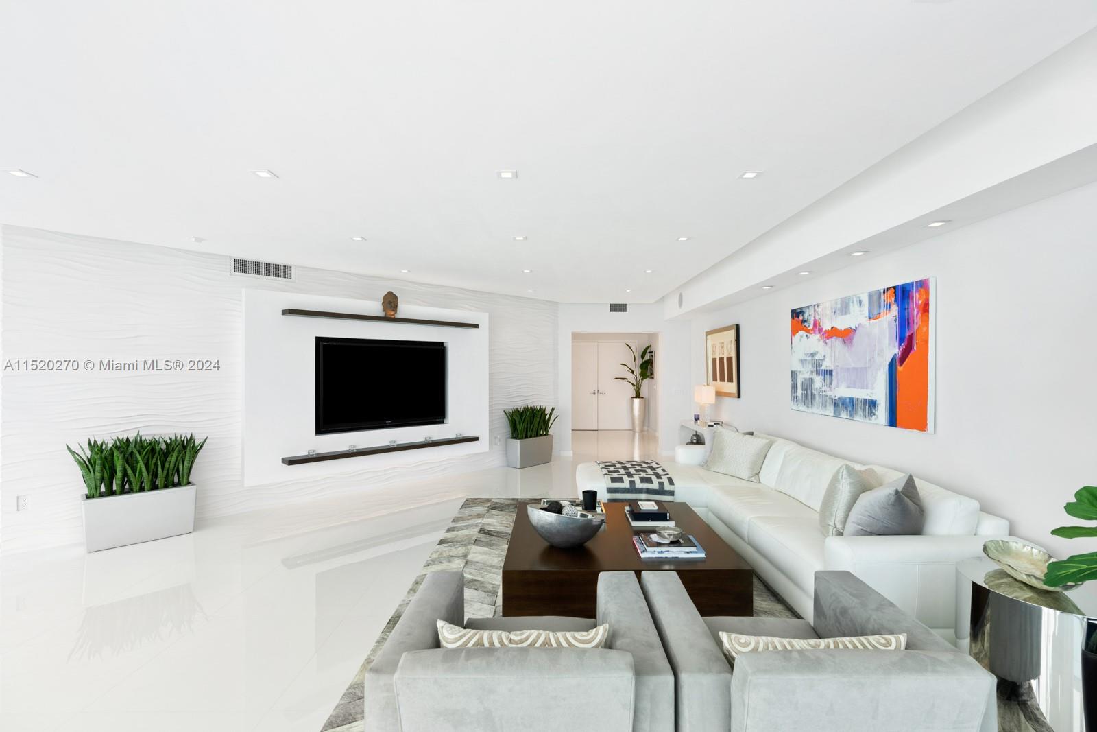 TRUMP HOLLYWOOD - Residential