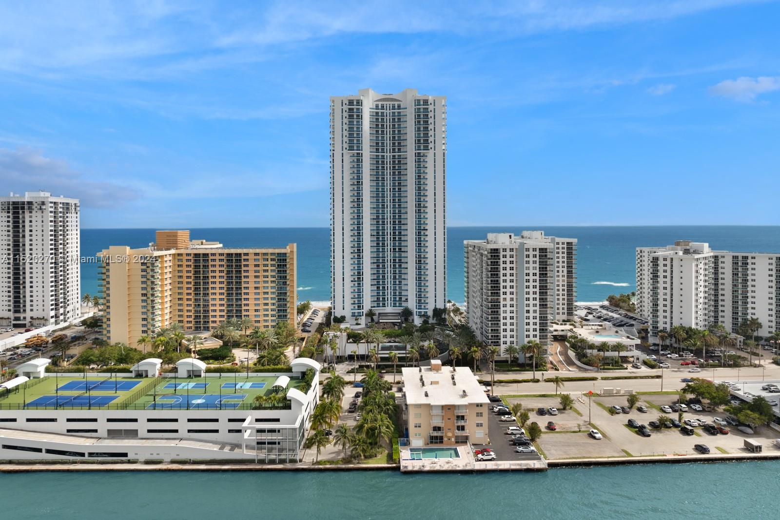 TRUMP HOLLYWOOD - Residential