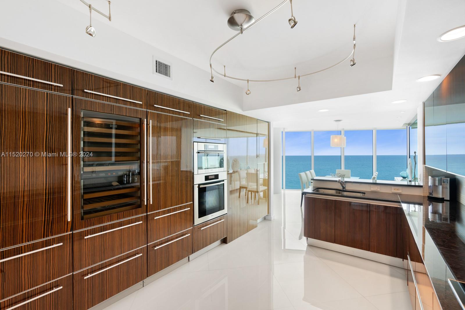 TRUMP HOLLYWOOD - Residential