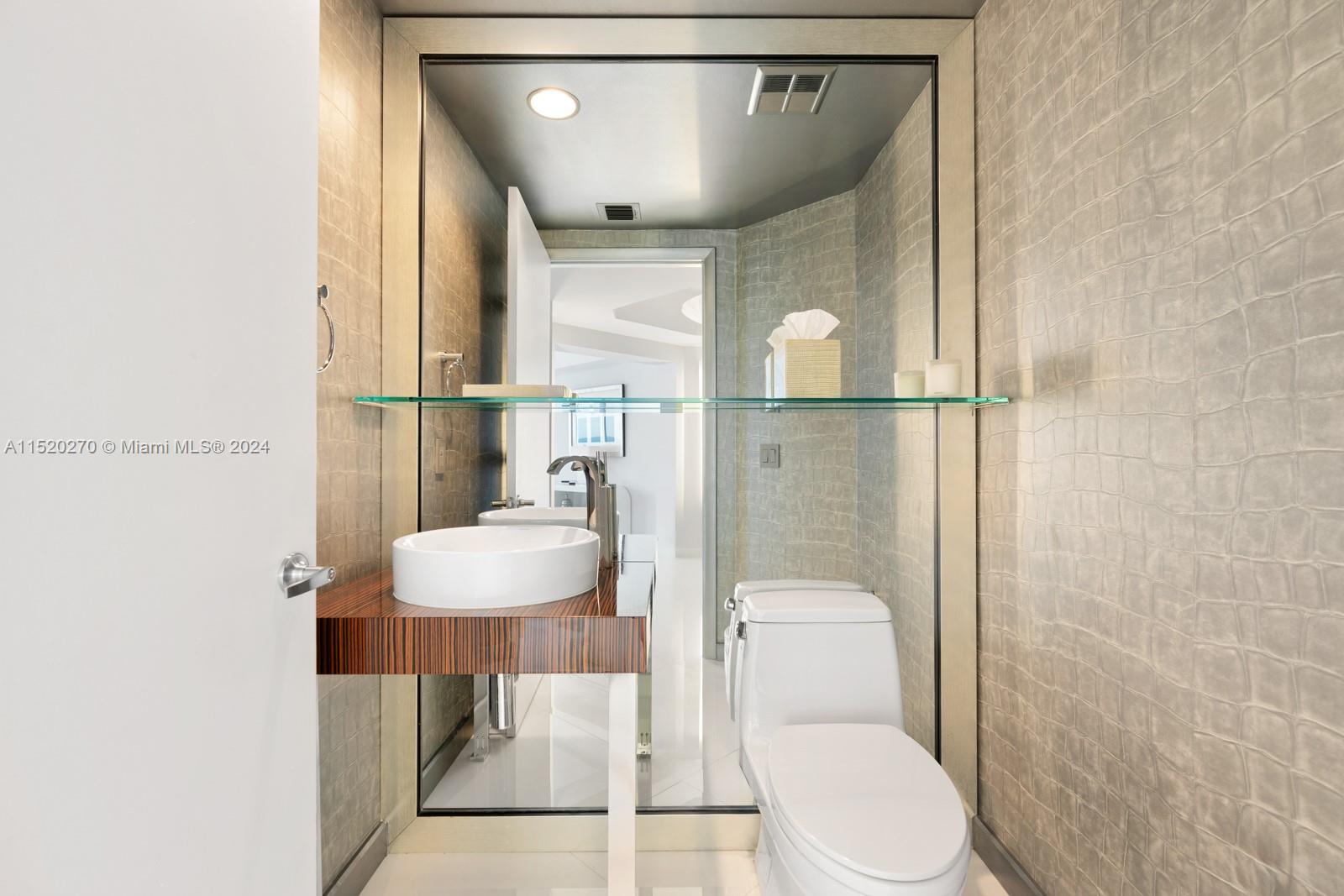 TRUMP HOLLYWOOD - Residential