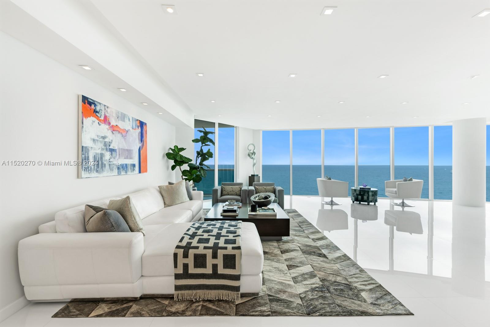 TRUMP HOLLYWOOD - Residential