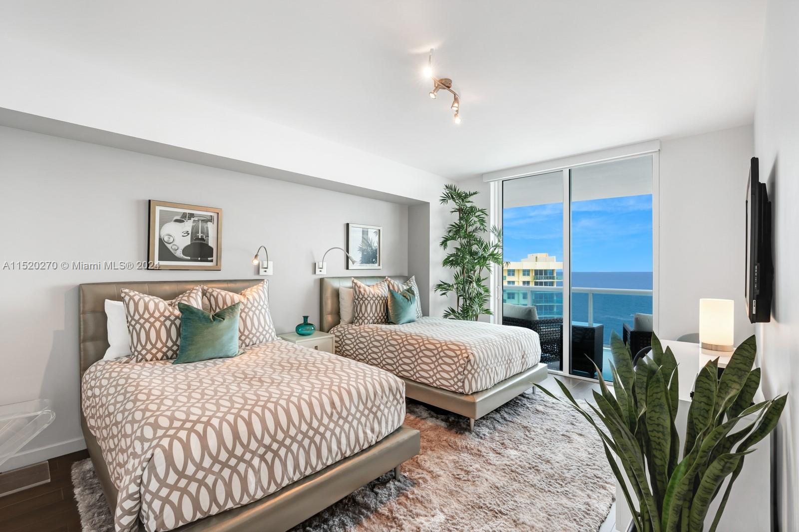 TRUMP HOLLYWOOD - Residential