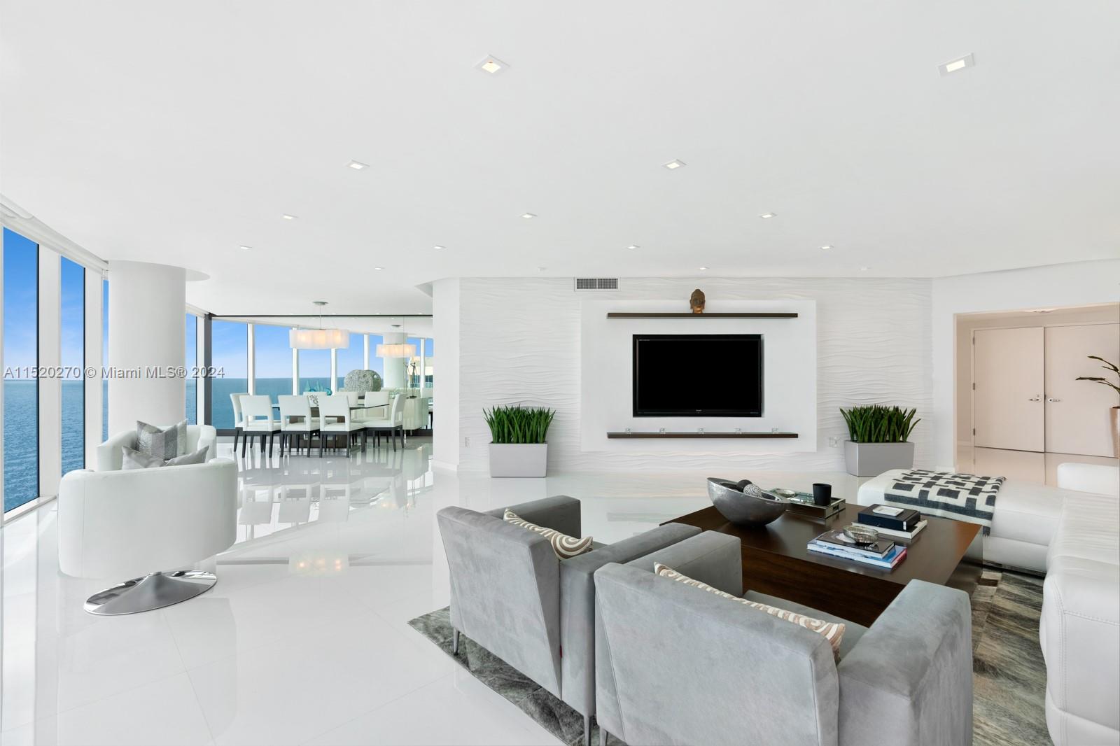 TRUMP HOLLYWOOD - Residential