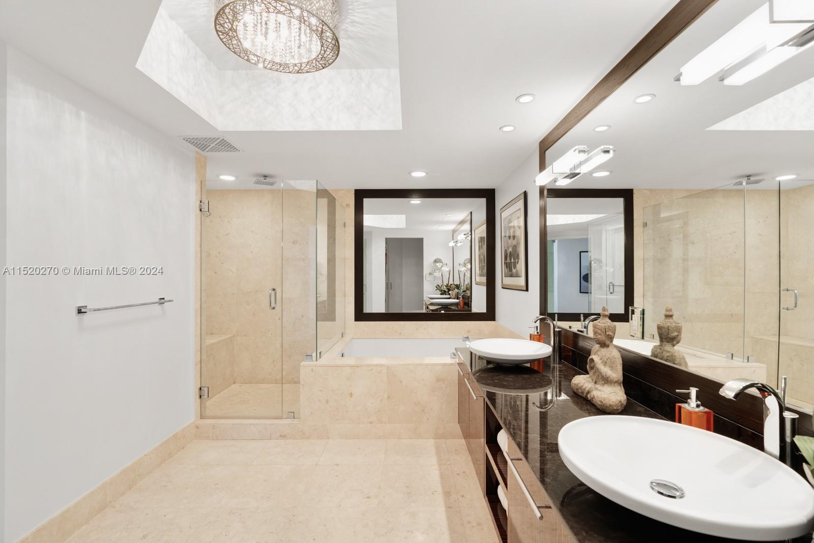 TRUMP HOLLYWOOD - Residential