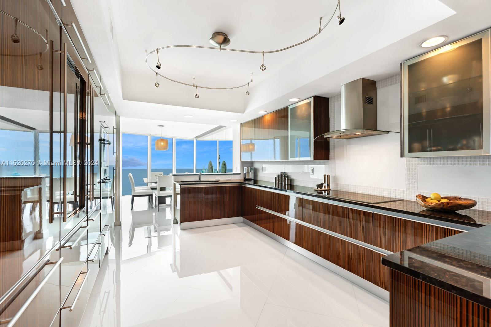 TRUMP HOLLYWOOD - Residential