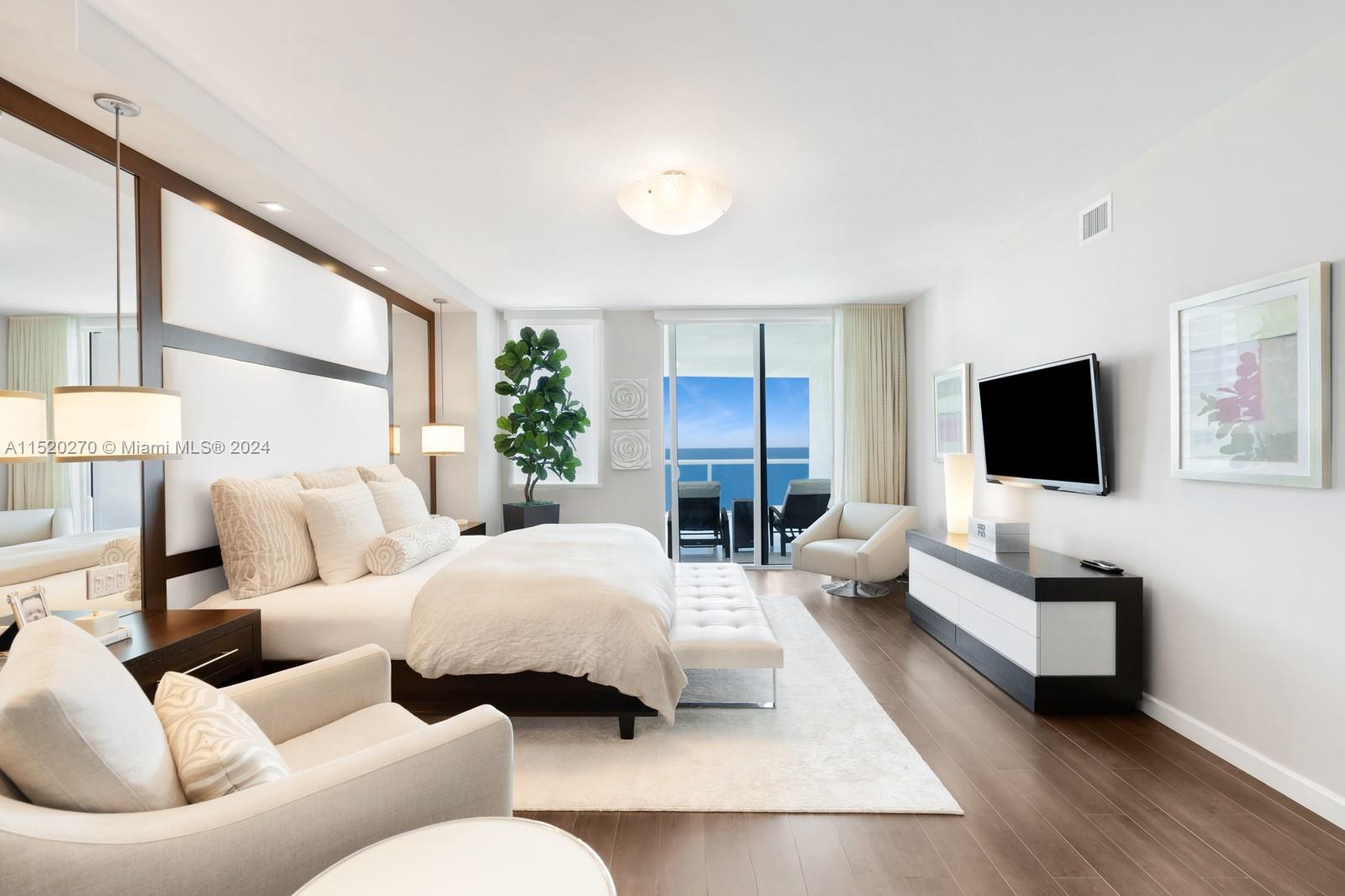 TRUMP HOLLYWOOD - Residential