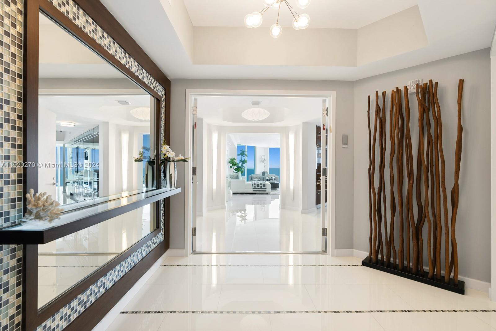 TRUMP HOLLYWOOD - Residential