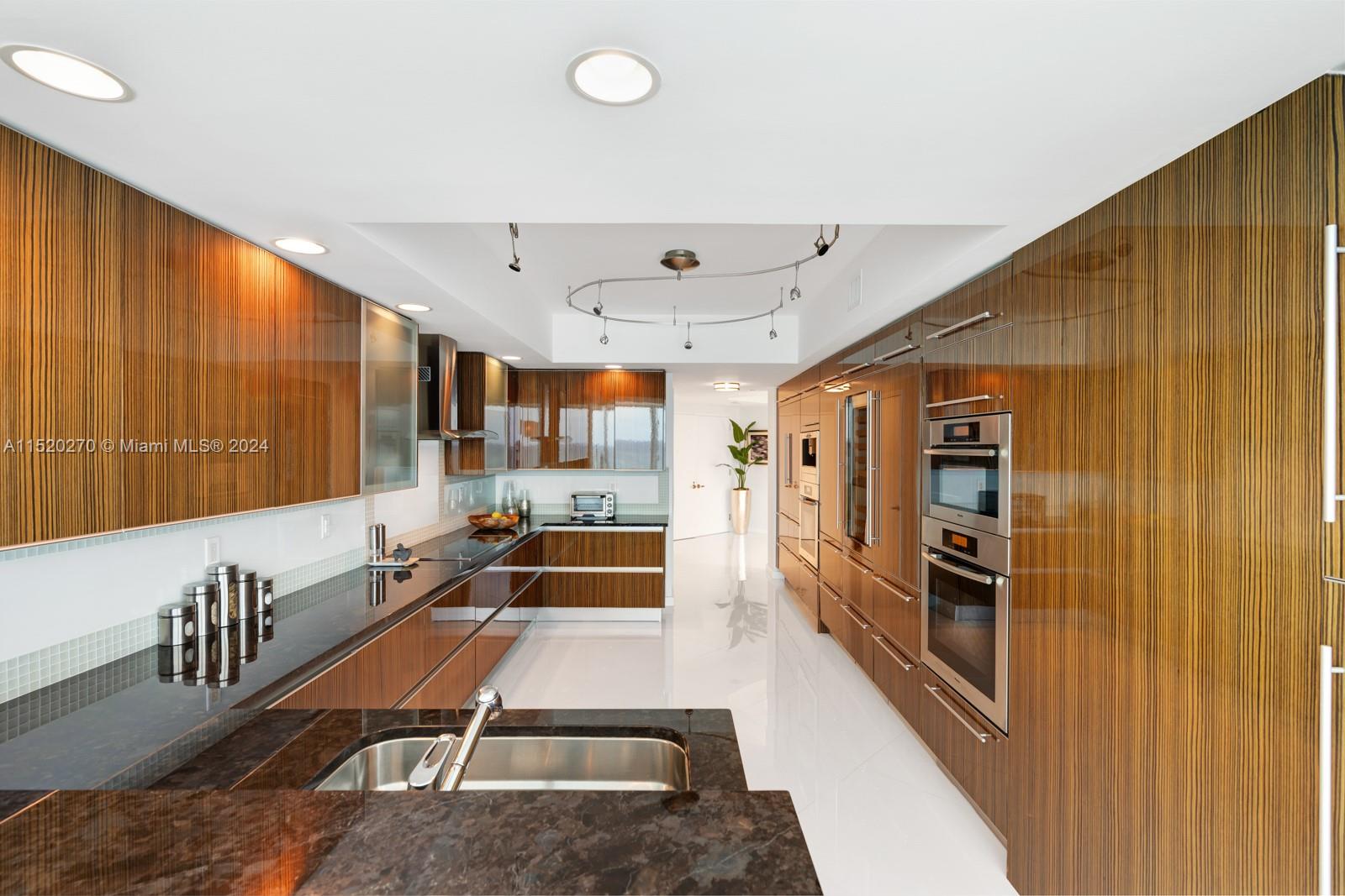 TRUMP HOLLYWOOD - Residential