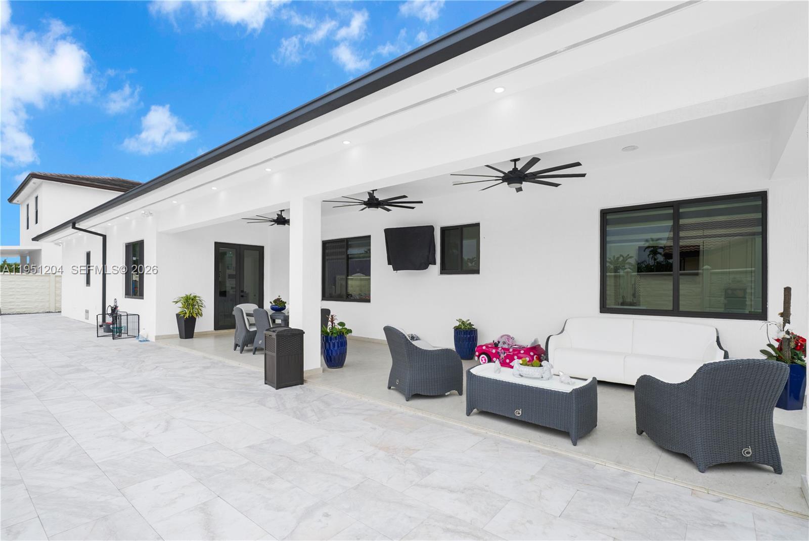 MIA ESTATES - Residential