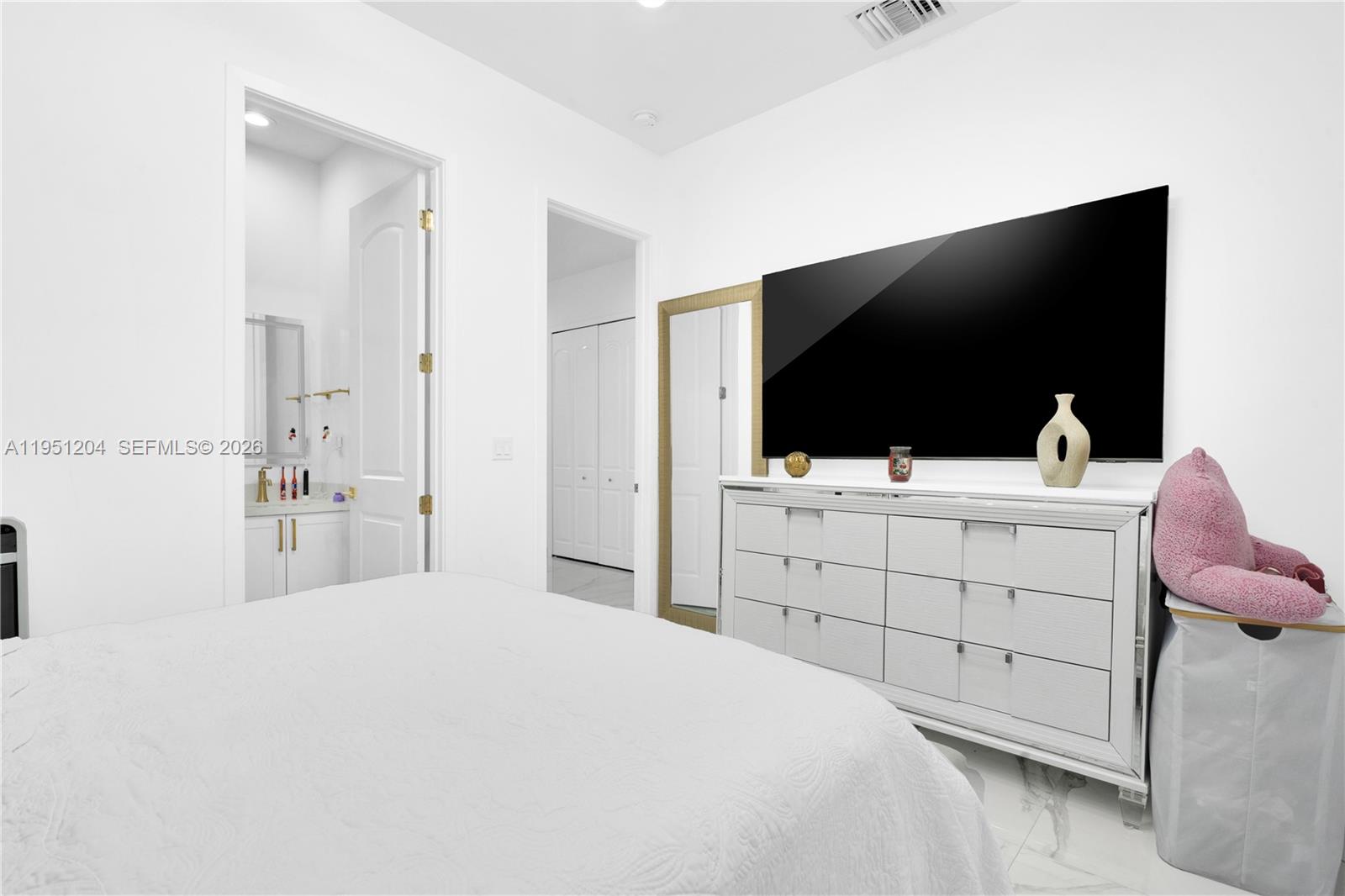 MIA ESTATES - Residential