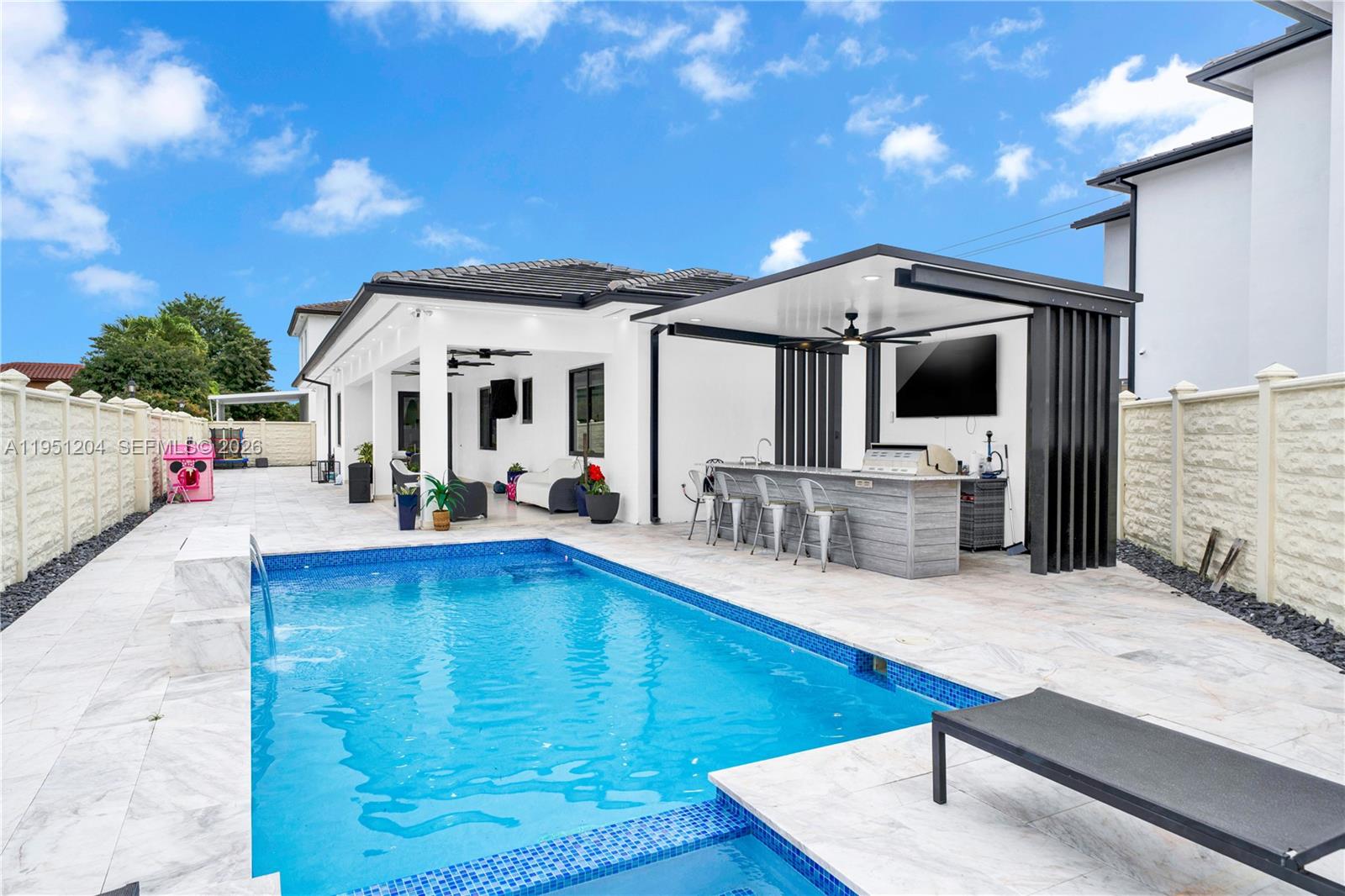 MIA ESTATES - Residential