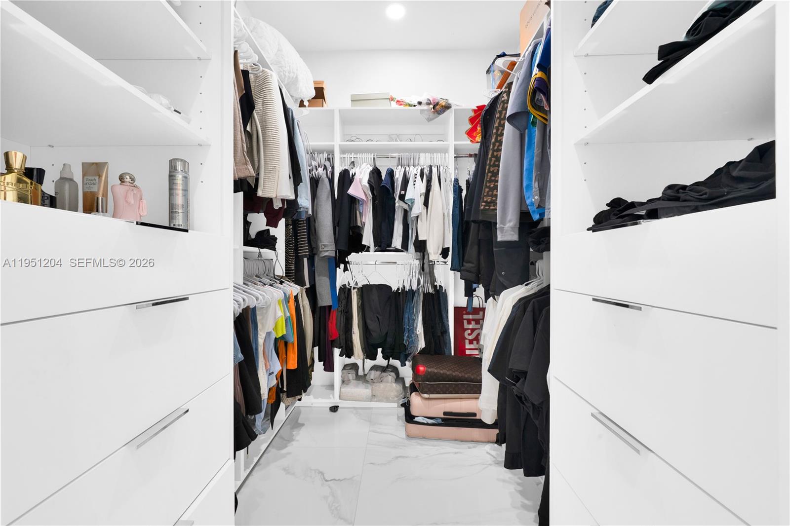 MIA ESTATES - Residential