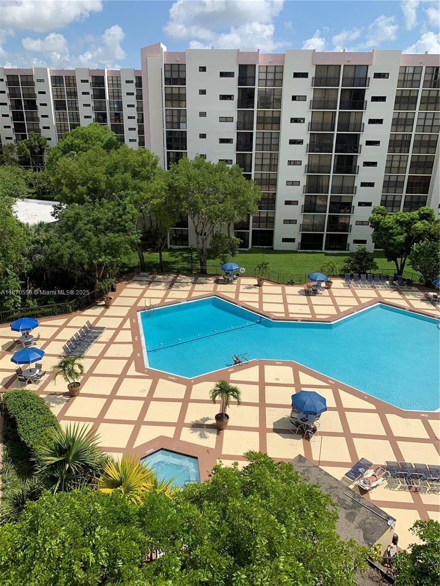 REMODELED GREAT CONDO AT SUNNY ISLES!!!
FURNISHED ,BEST SCHOOL DISTRICT !!!
WAL TO THE BEACH