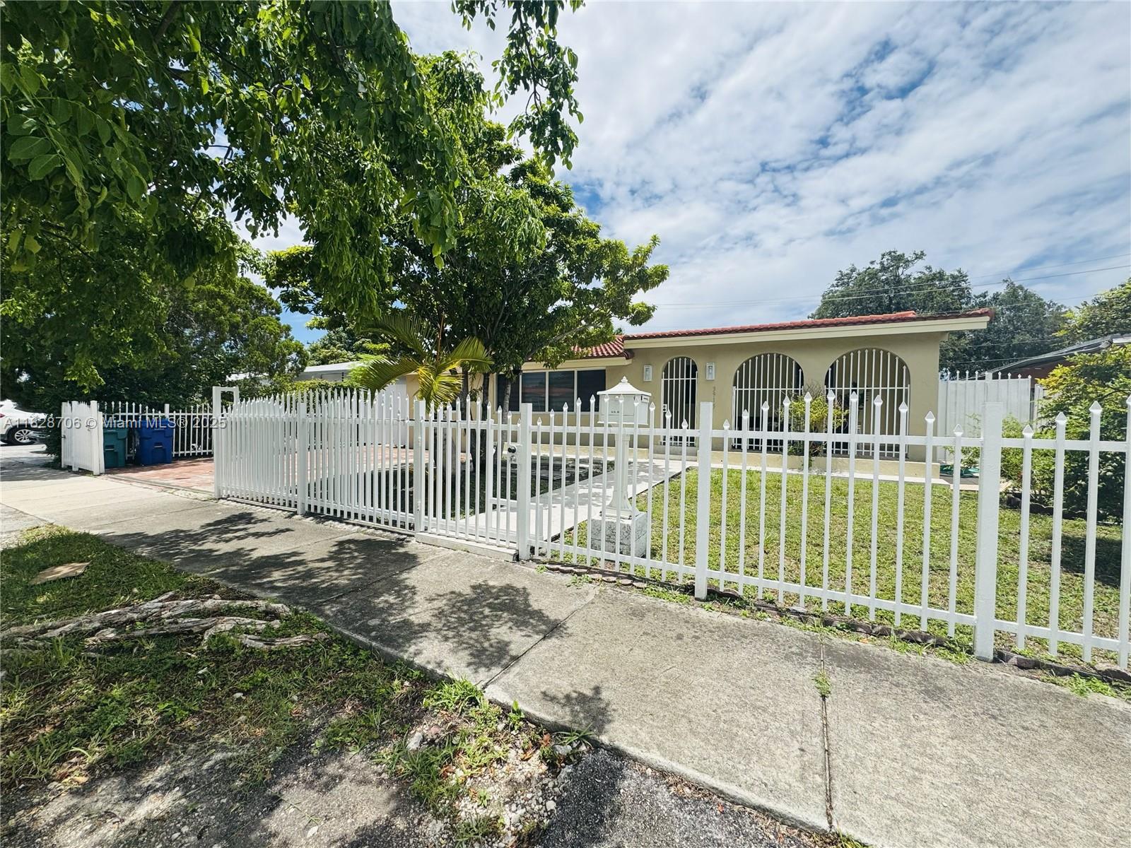 3915 NW 4th Ter