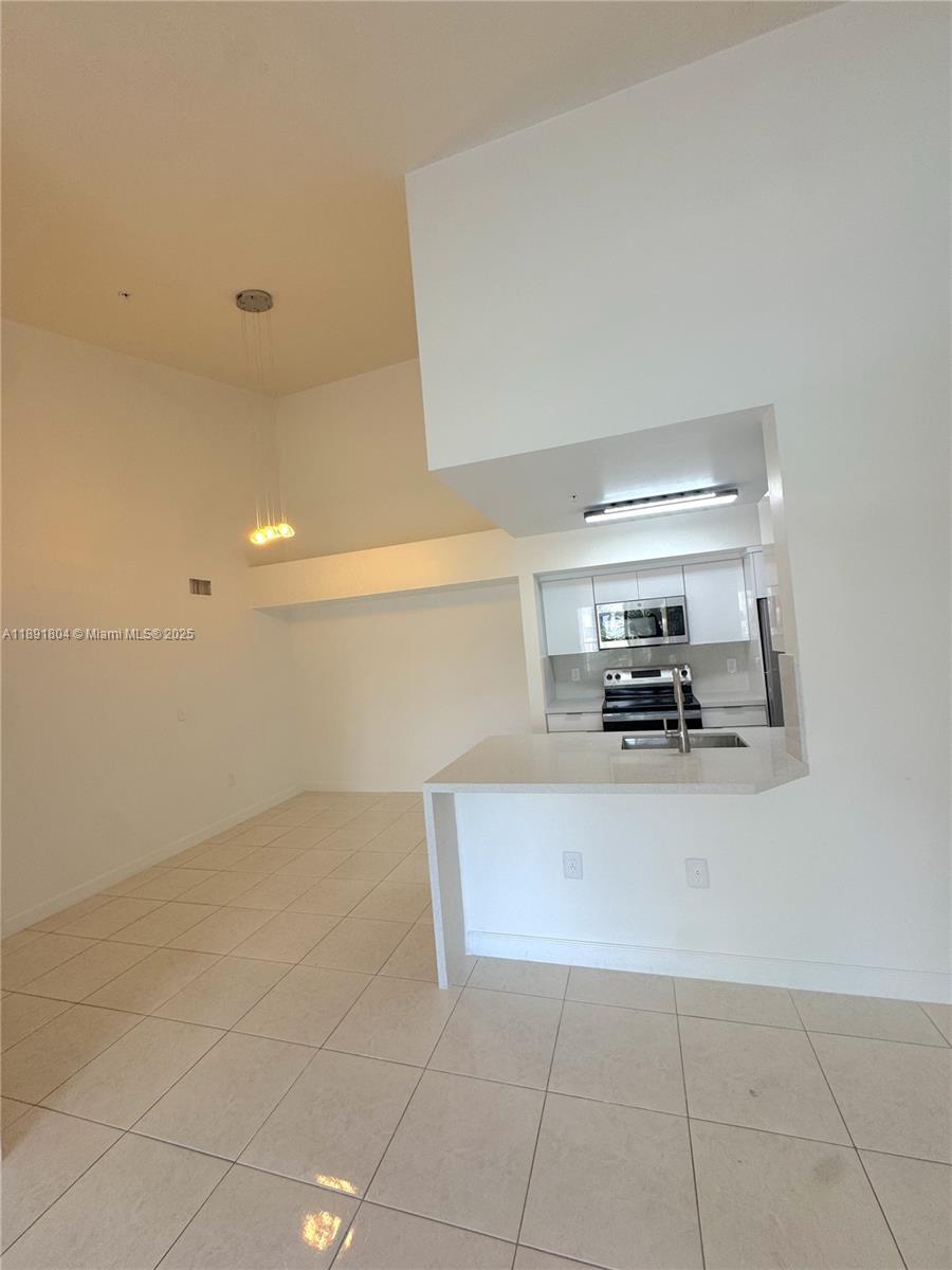DEVONAIRE CONDO AT PEMBRO - Residential Lease
