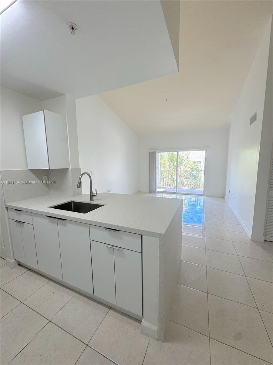 DEVONAIRE CONDO AT PEMBRO - Residential Lease