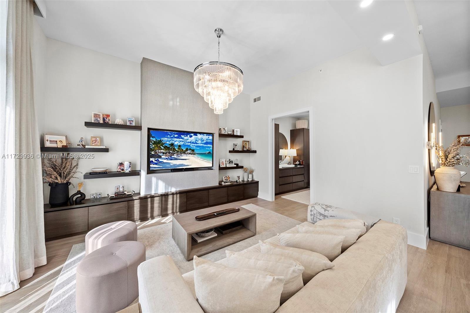 2001 Meridian Ave 411