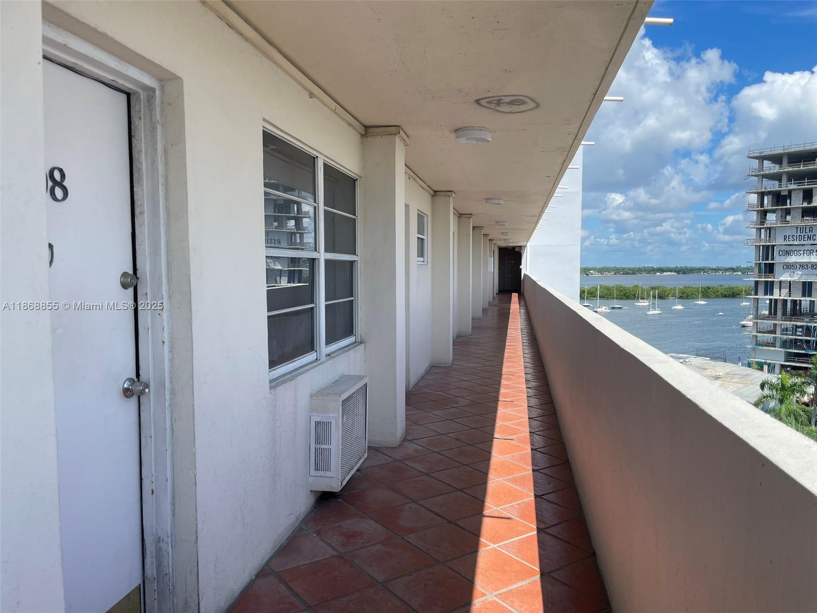 BAYSHORE YACHT & TENNIS C - Residential