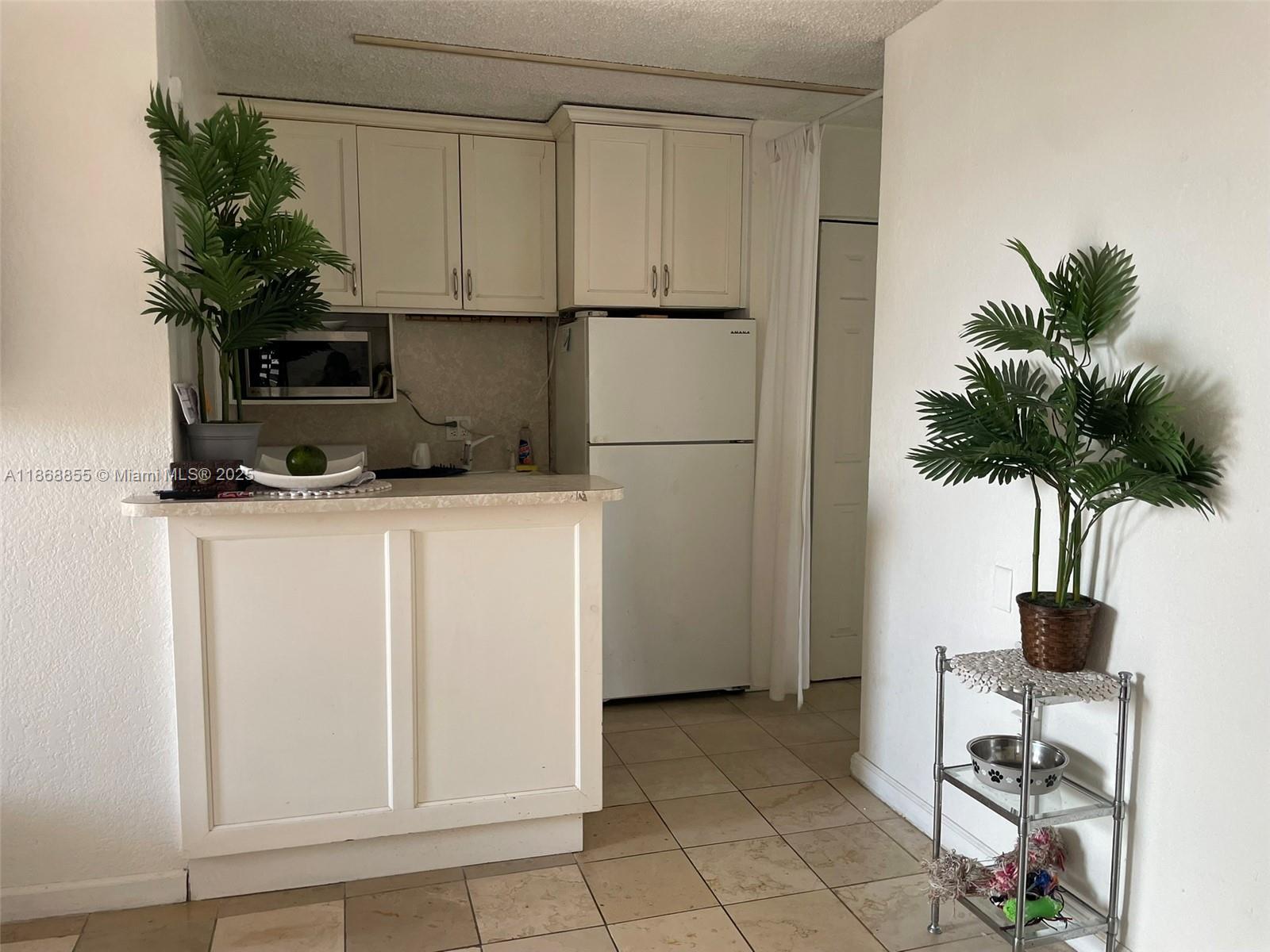 BAYSHORE YACHT & TENNIS C - Residential