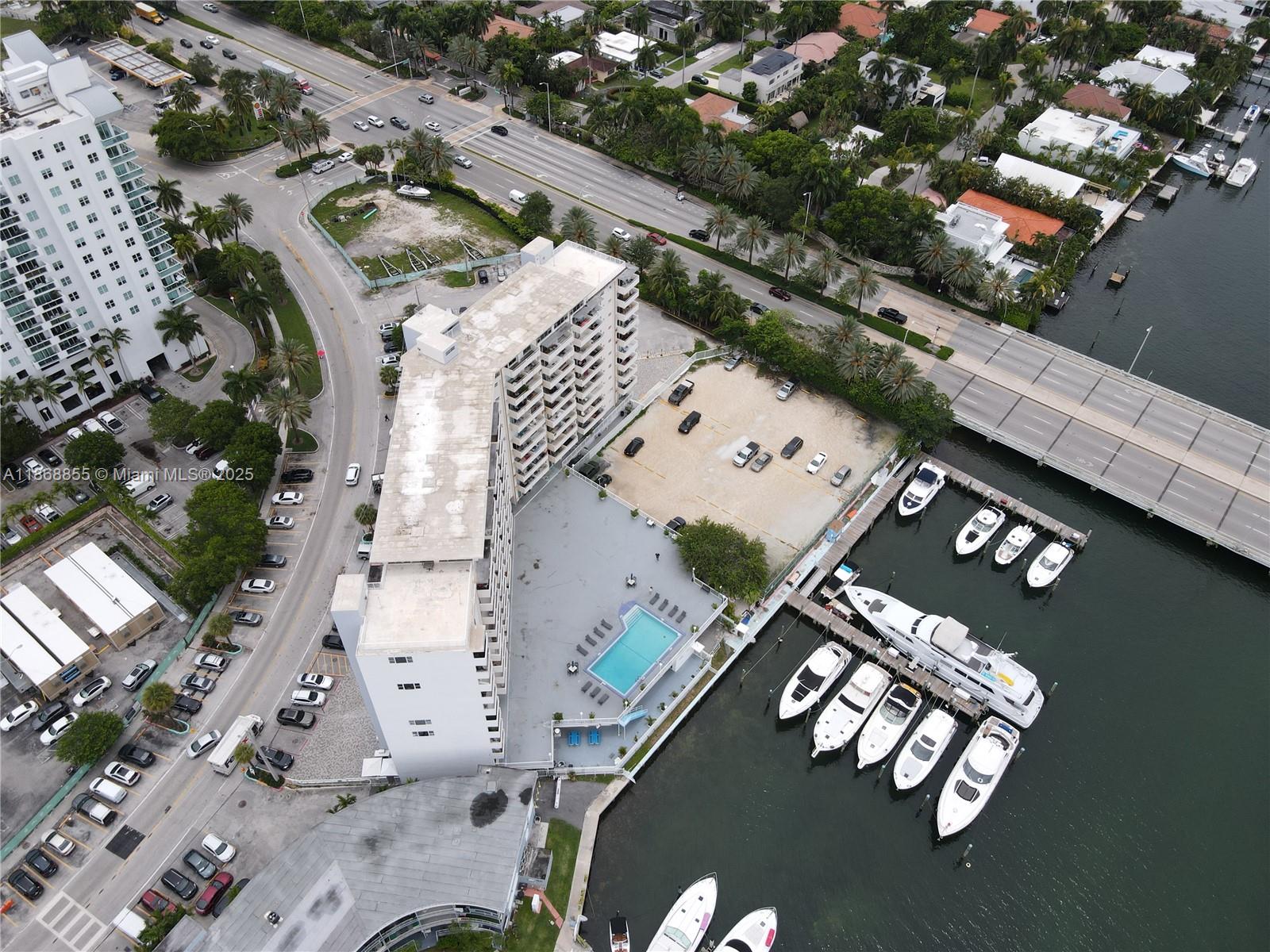 BAYSHORE YACHT & TENNIS C - Residential