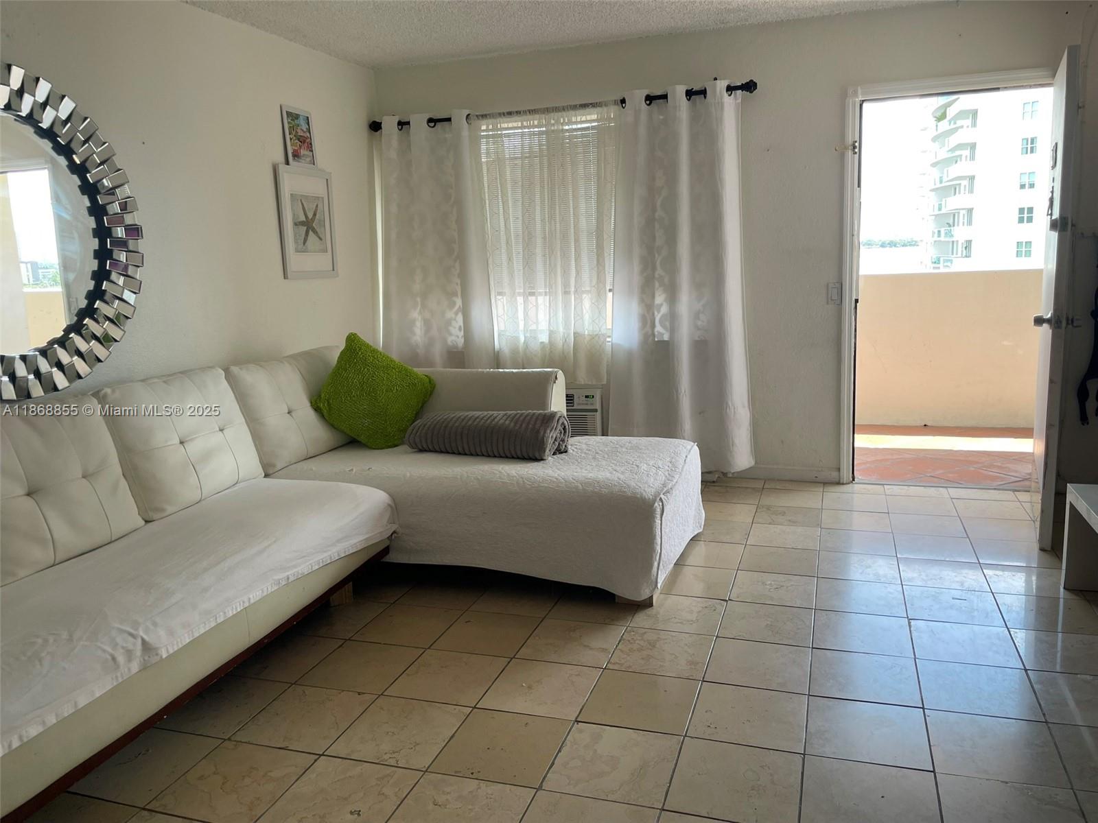 BAYSHORE YACHT & TENNIS C - Residential