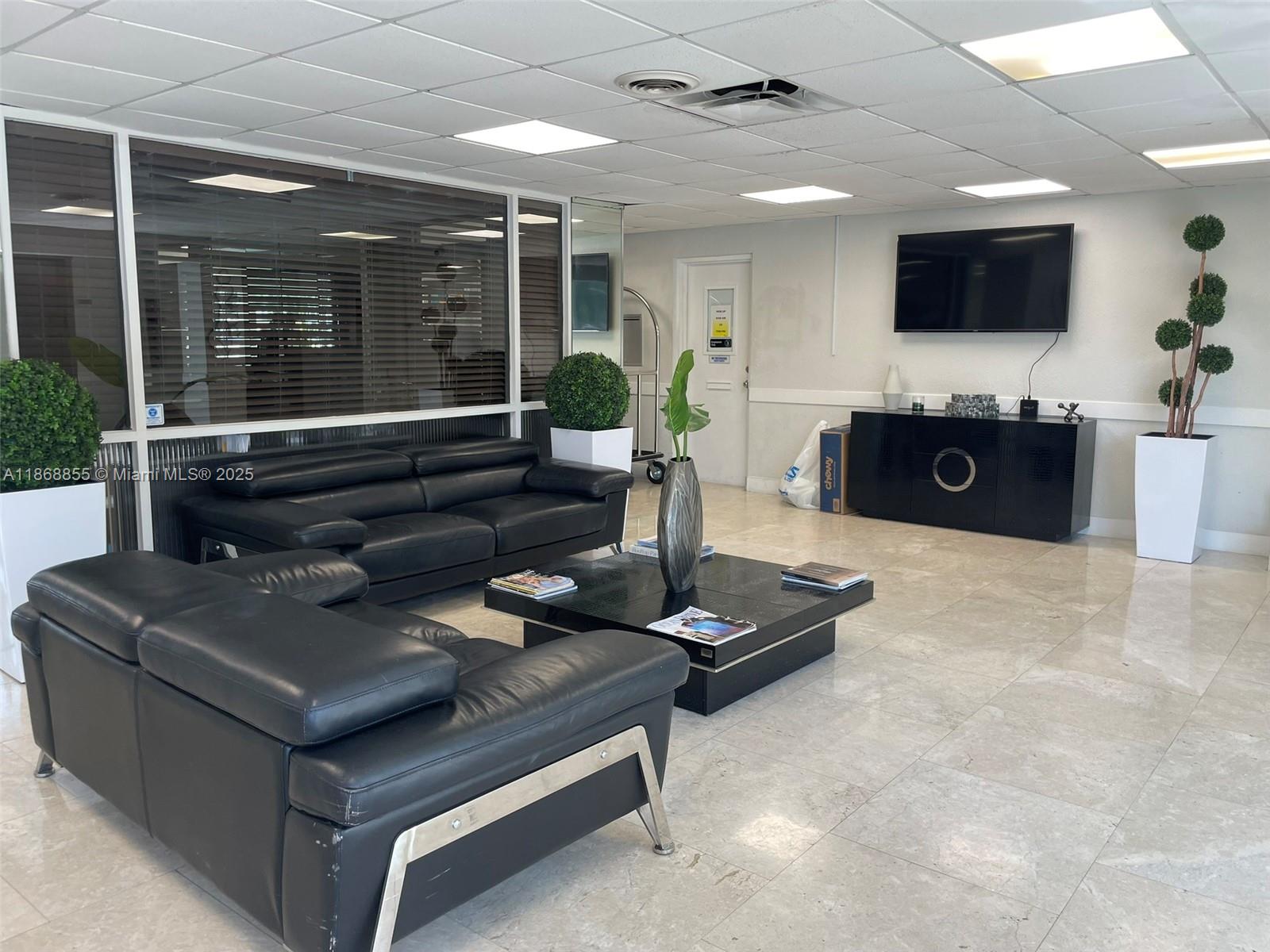 BAYSHORE YACHT & TENNIS C - Residential