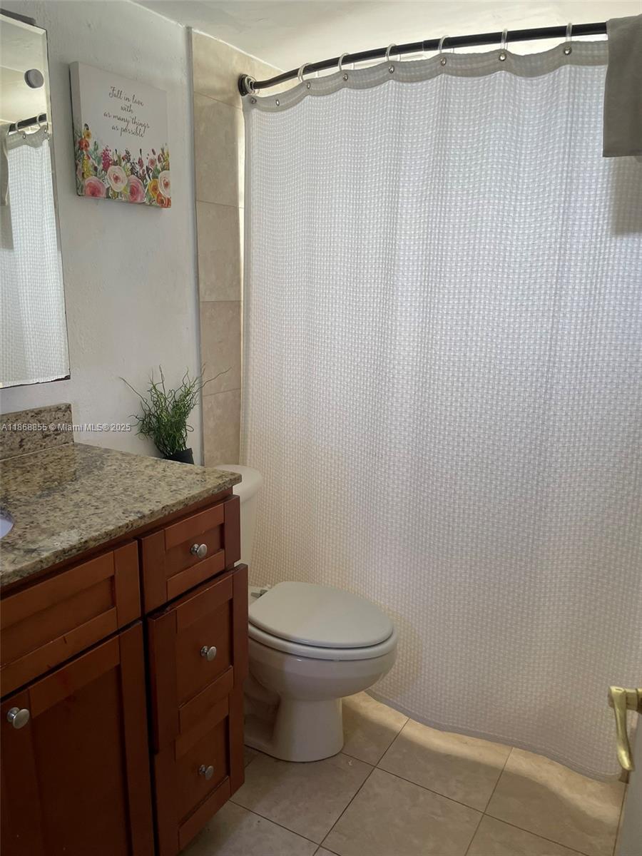 BAYSHORE YACHT & TENNIS C - Residential