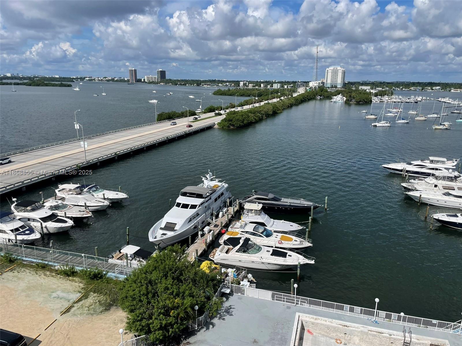 BAYSHORE YACHT & TENNIS C - Residential