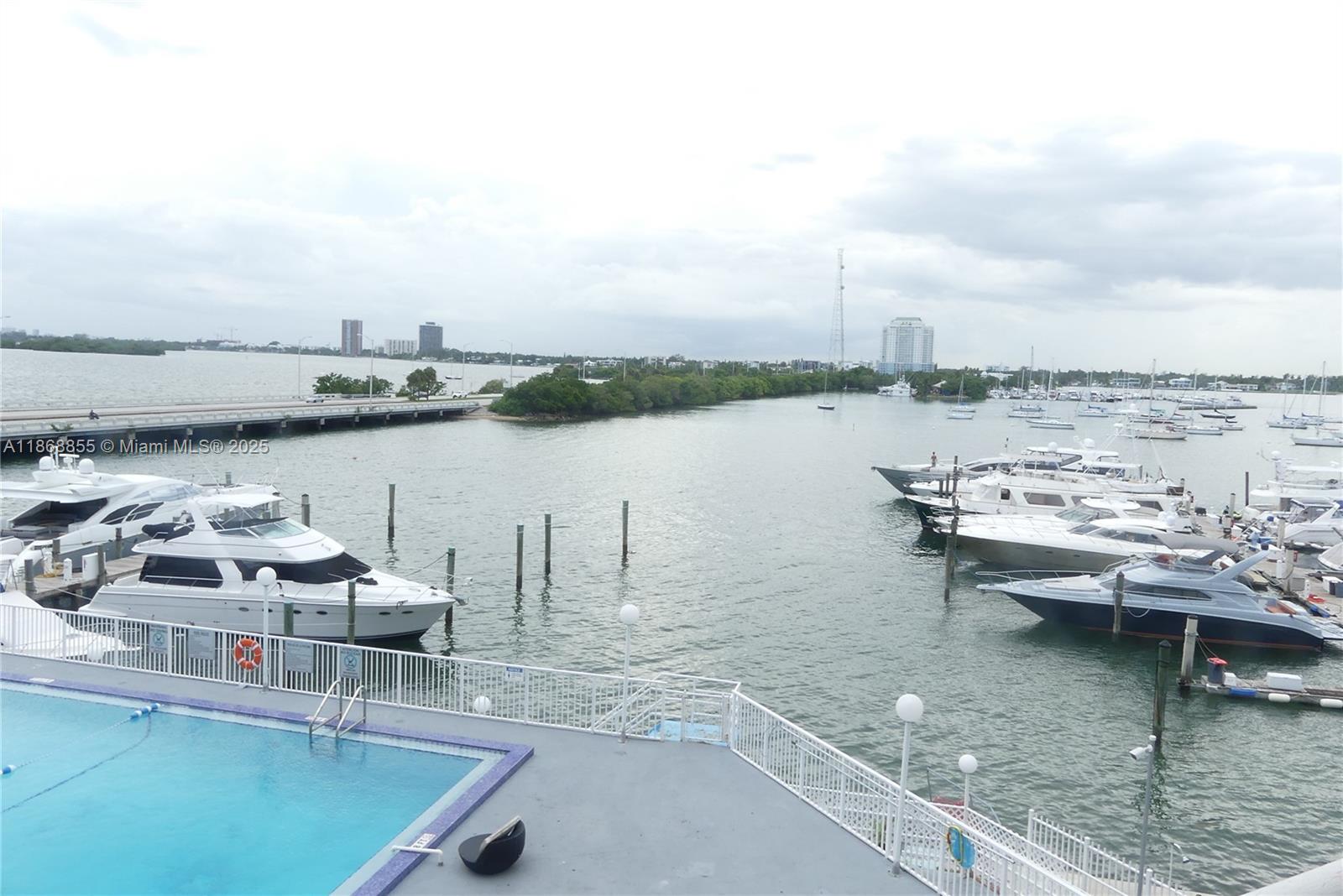 BAYSHORE YACHT & TENNIS C - Residential
