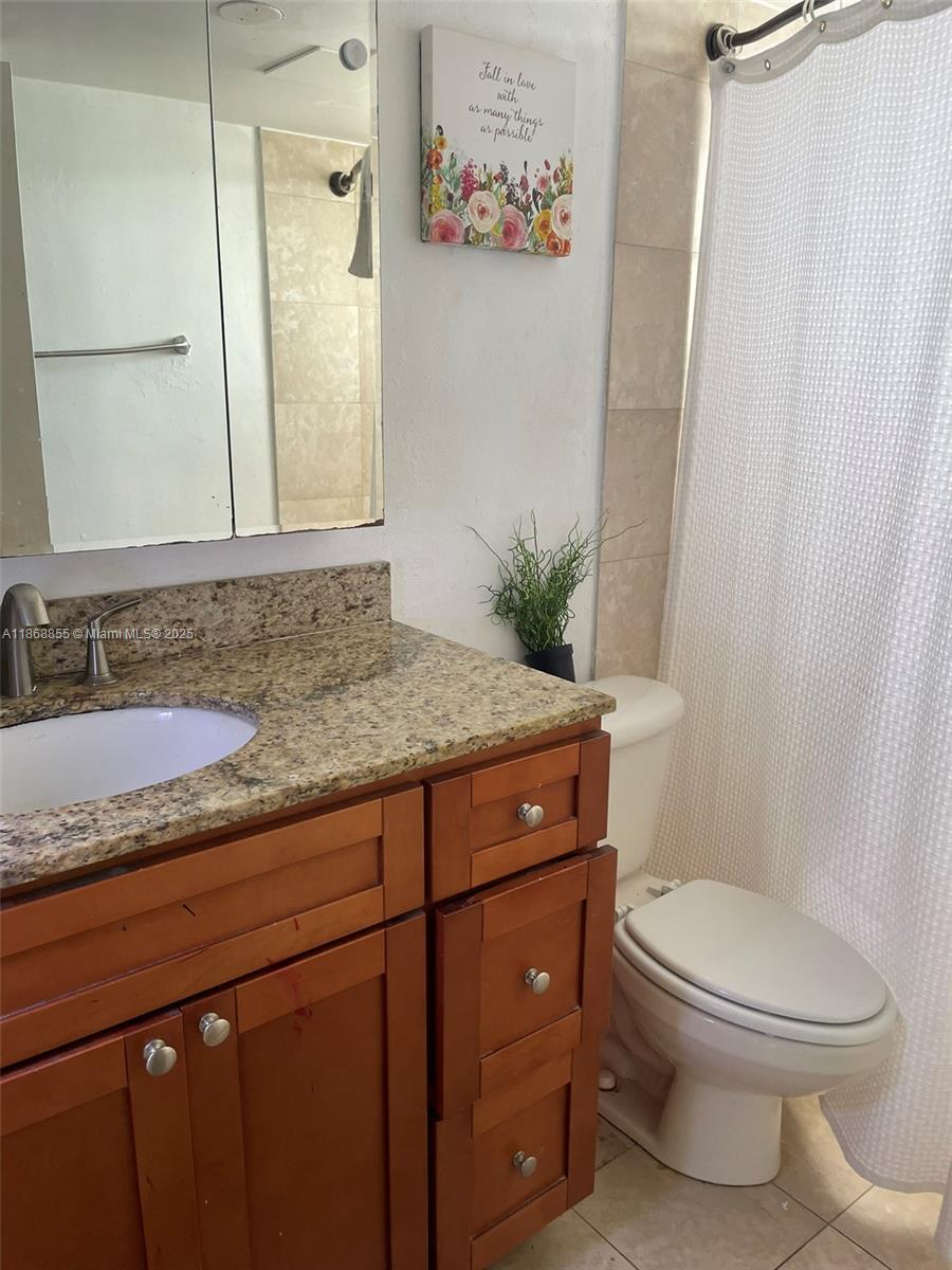 BAYSHORE YACHT & TENNIS C - Residential