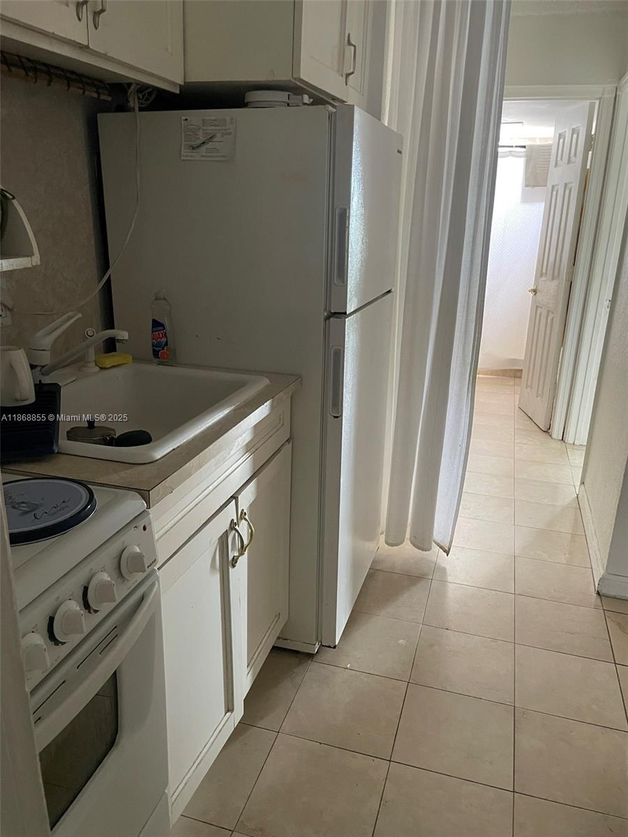 BAYSHORE YACHT & TENNIS C - Residential