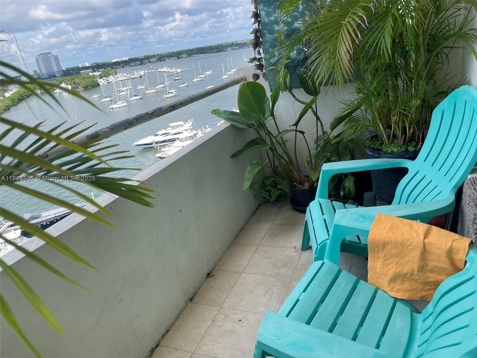 BAYSHORE YACHT & TENNIS C - Residential