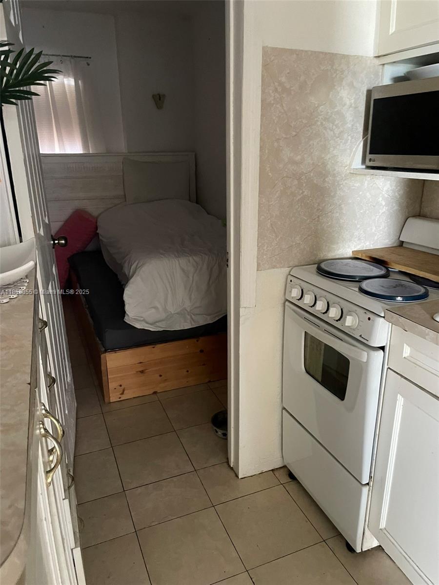 BAYSHORE YACHT & TENNIS C - Residential