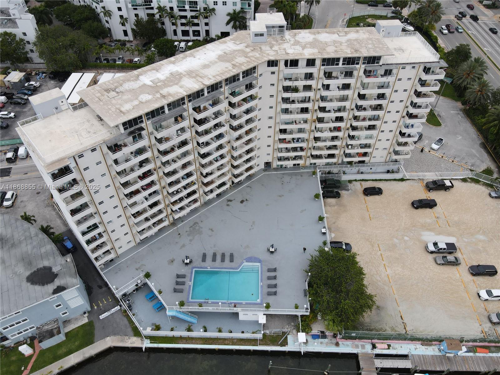 BAYSHORE YACHT & TENNIS C - Residential