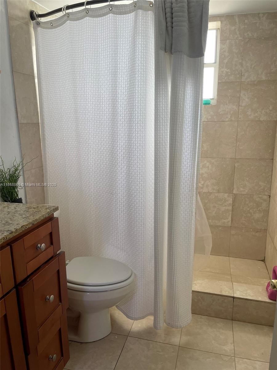 BAYSHORE YACHT & TENNIS C - Residential