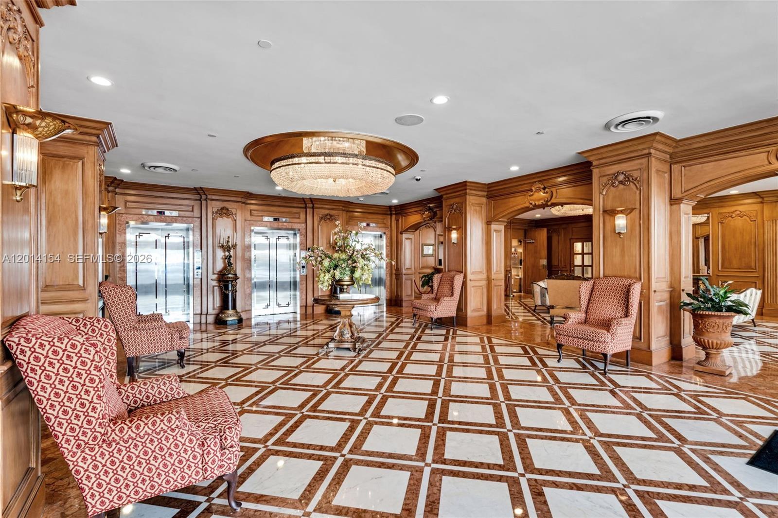 700 Biltmore Way 915