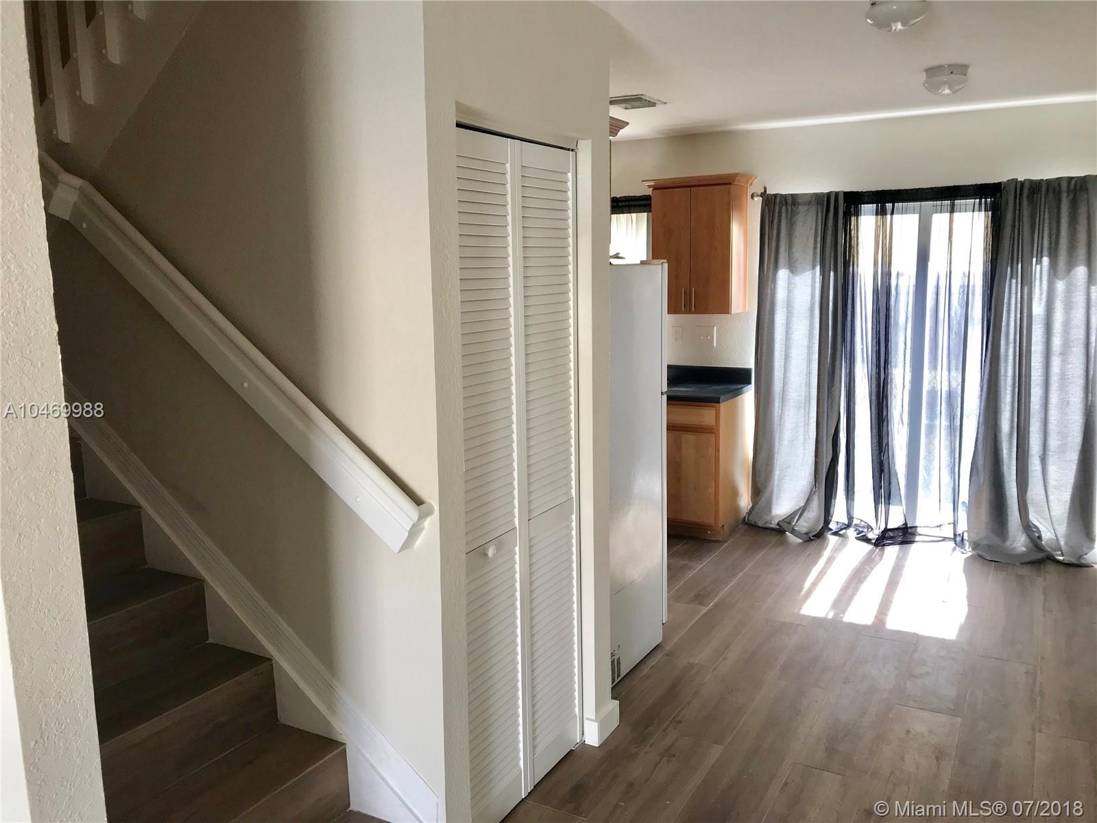 AQUA VISTA TOWNHOMES COND - Residential Lease