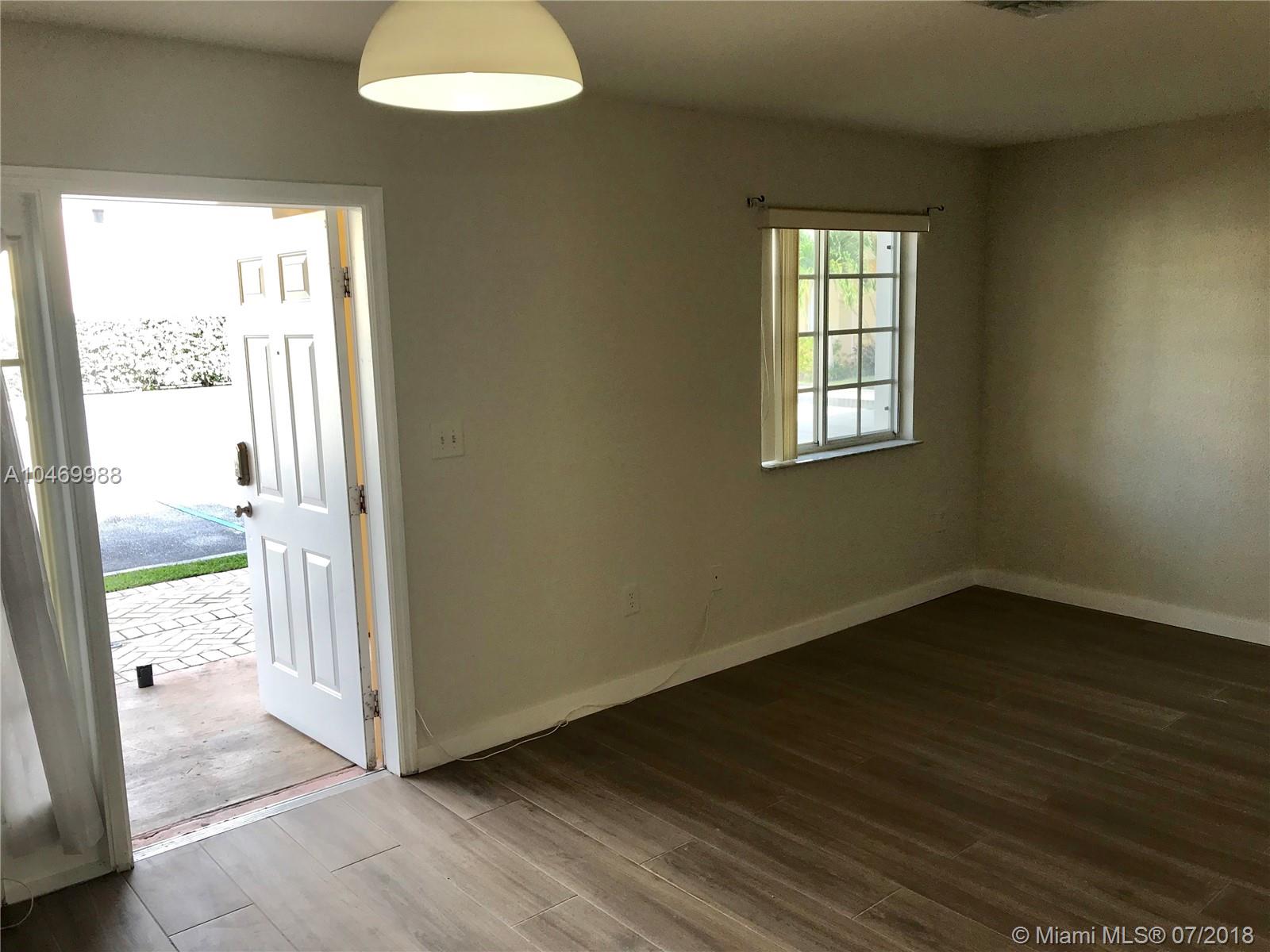 AQUA VISTA TOWNHOMES COND - Residential Lease