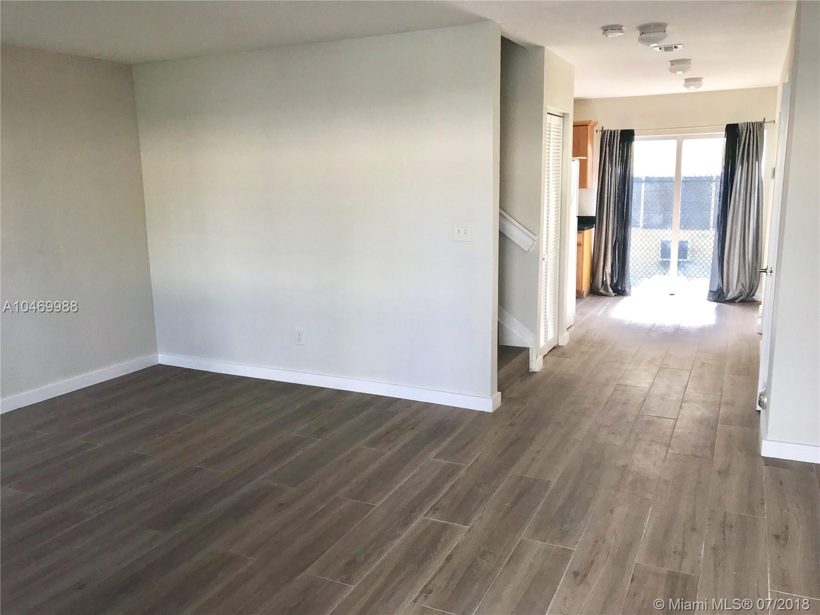 AQUA VISTA TOWNHOMES COND - Residential Lease