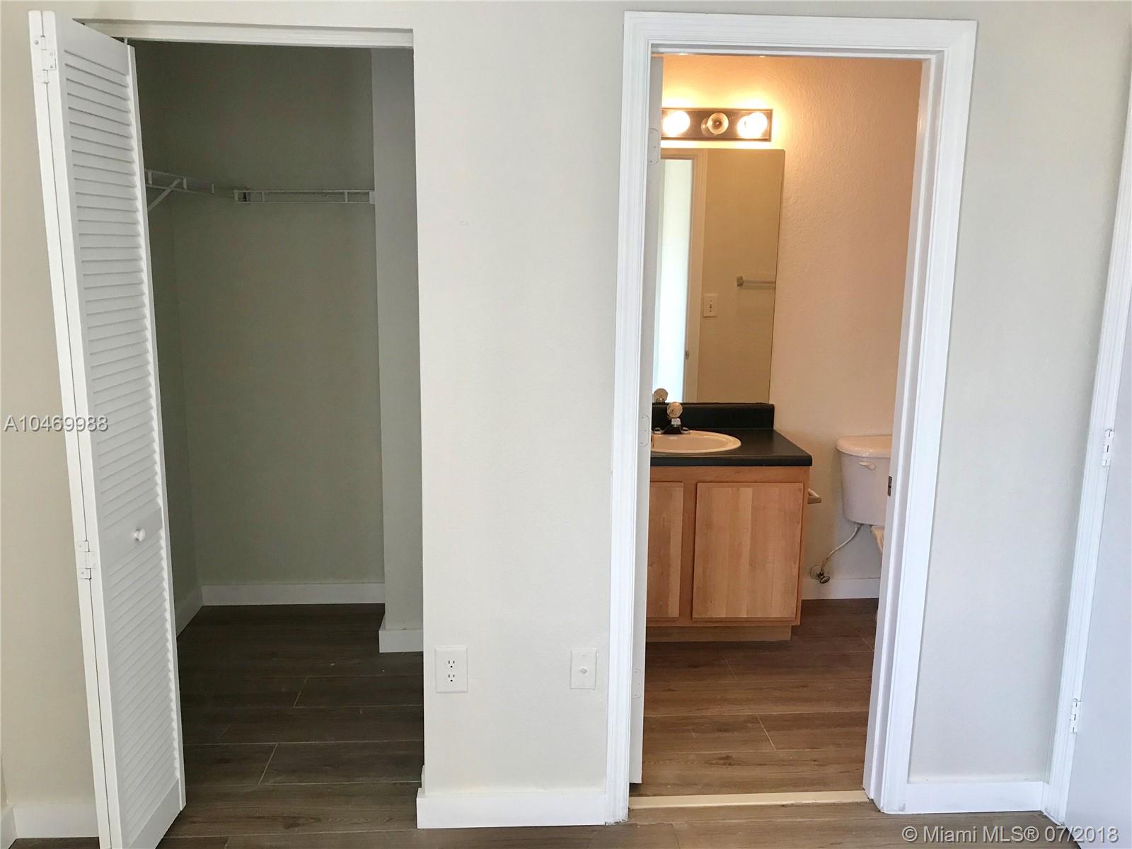 AQUA VISTA TOWNHOMES COND - Residential Lease