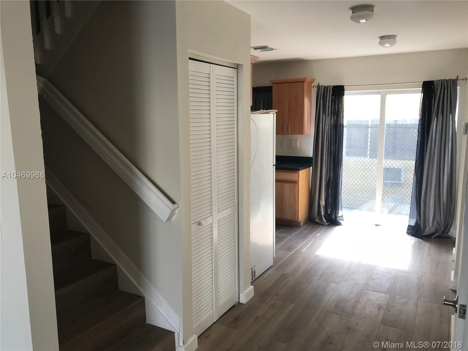 AQUA VISTA TOWNHOMES COND - Residential Lease