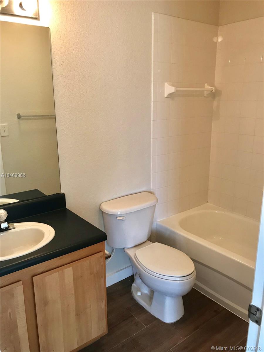 AQUA VISTA TOWNHOMES COND - Residential Lease