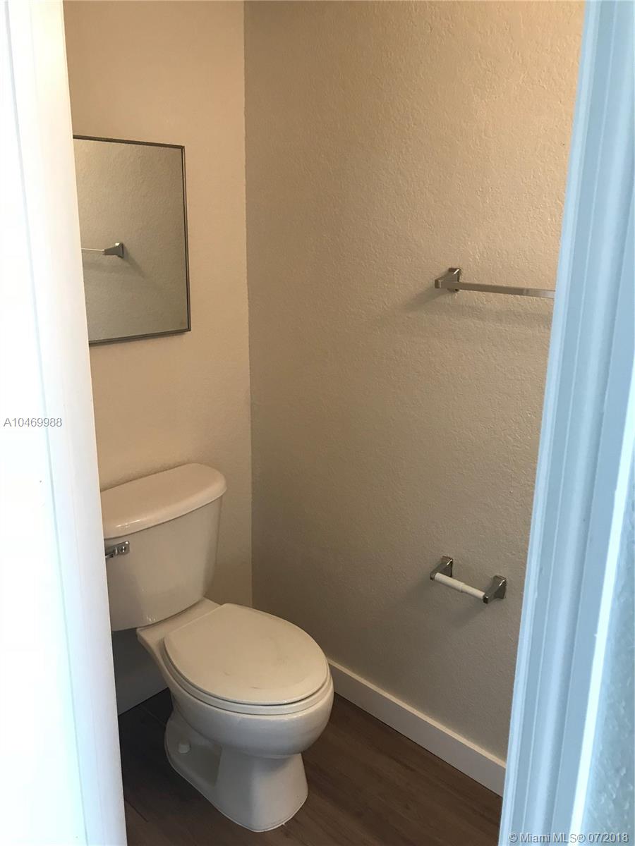 AQUA VISTA TOWNHOMES COND - Residential Lease