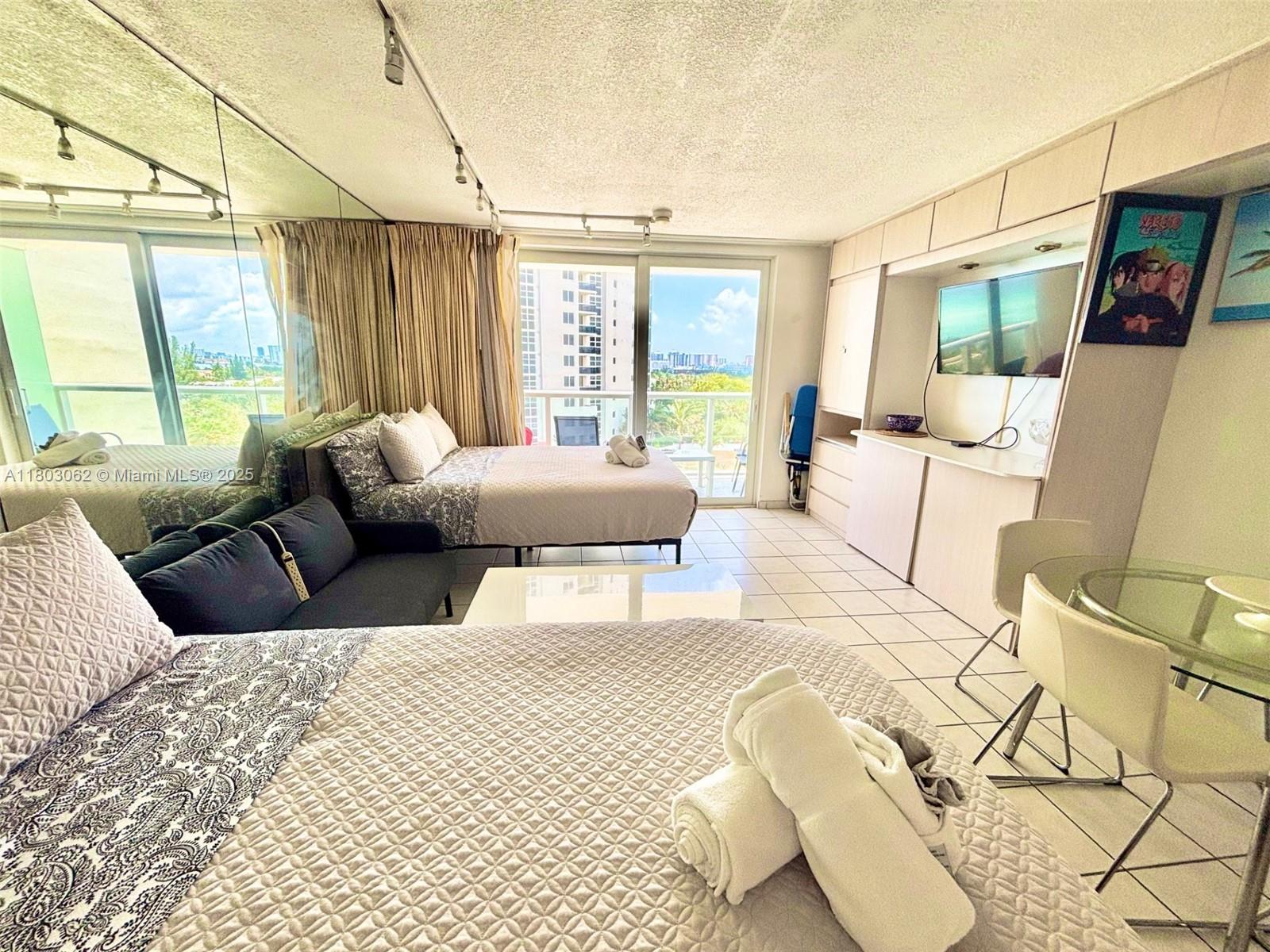 THE AVENTURA BEACH CLUB C - Residential