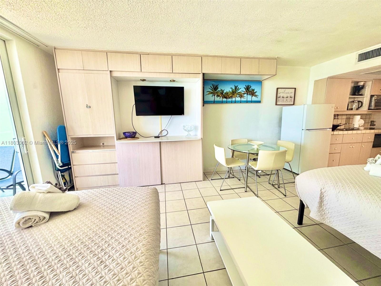 THE AVENTURA BEACH CLUB C - Residential