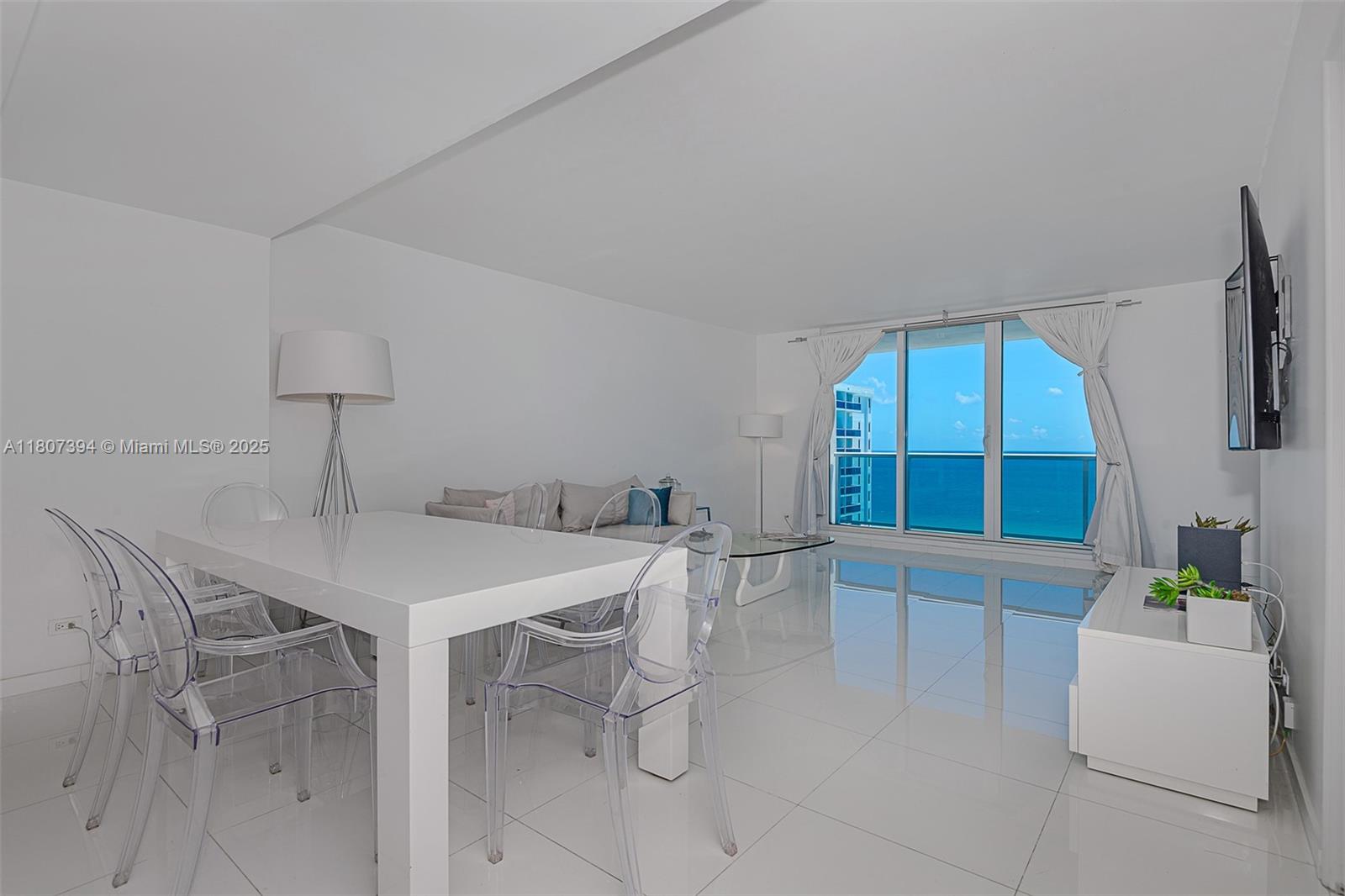 2301 Collins Ave 1538
